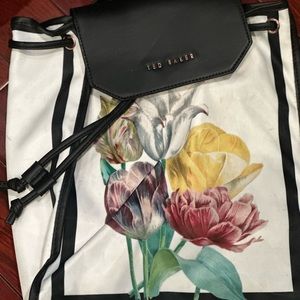 Ted baker bag   Light weight   So confiable